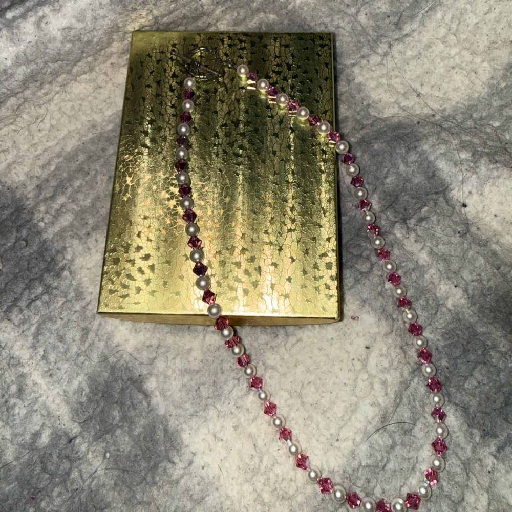 Chic Pink and White Beaded Necklace